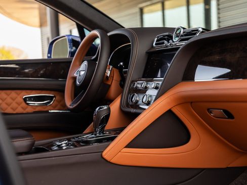 Used 2023 Bentley Bentayga image 51