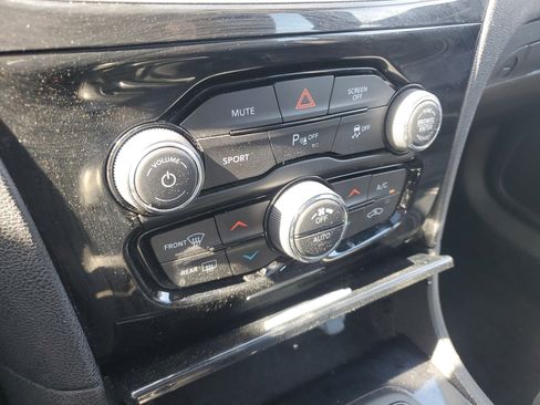 Used 2023 Chrysler 300 S image 29