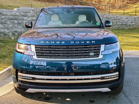 New 2025 Land Rover Range Rover SE image 8