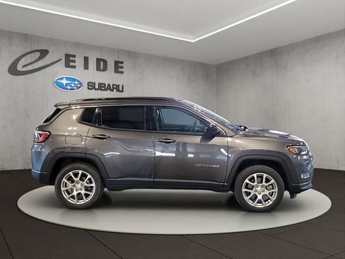 Used 2023 Jeep Compass Latitude image 5