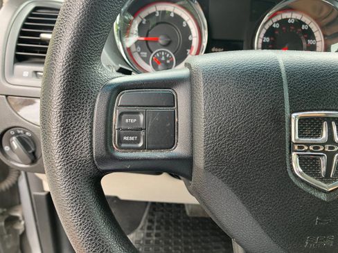 Used 2014 Dodge Grand Caravan American Value Package FWD image 29
