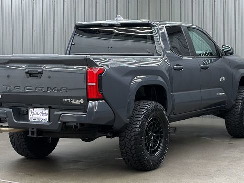 Used 2026 Toyota Tacoma SR5 AWD/4WD image 5