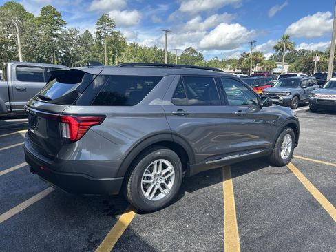 New 2025 Ford Explorer Active w/ Active Comfort Package image 9