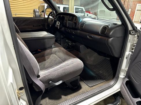 Used 2001 Dodge Ram 1500 Truck ST image 44