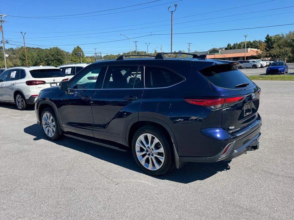 Used 2022 Toyota Highlander Limited AWD/4WD image 3