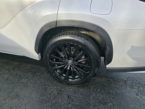 Used 2023 Toyota Highlander XSE image 4