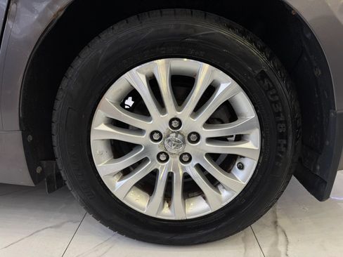 Used 2016 Toyota Sienna XLE Premium w/ Outdoor Package FWD image 9