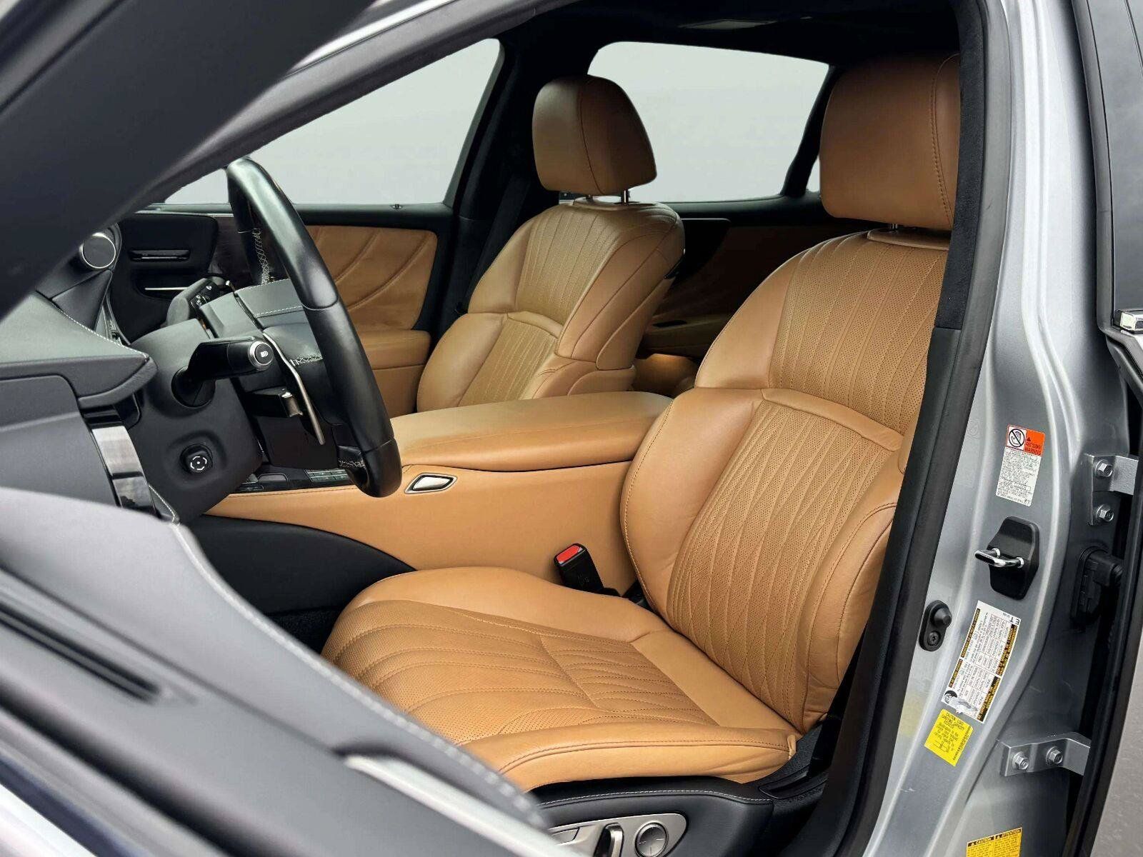Used 2023 Lexus LS 500 w/ Interior Upgrade Package RWD image 19