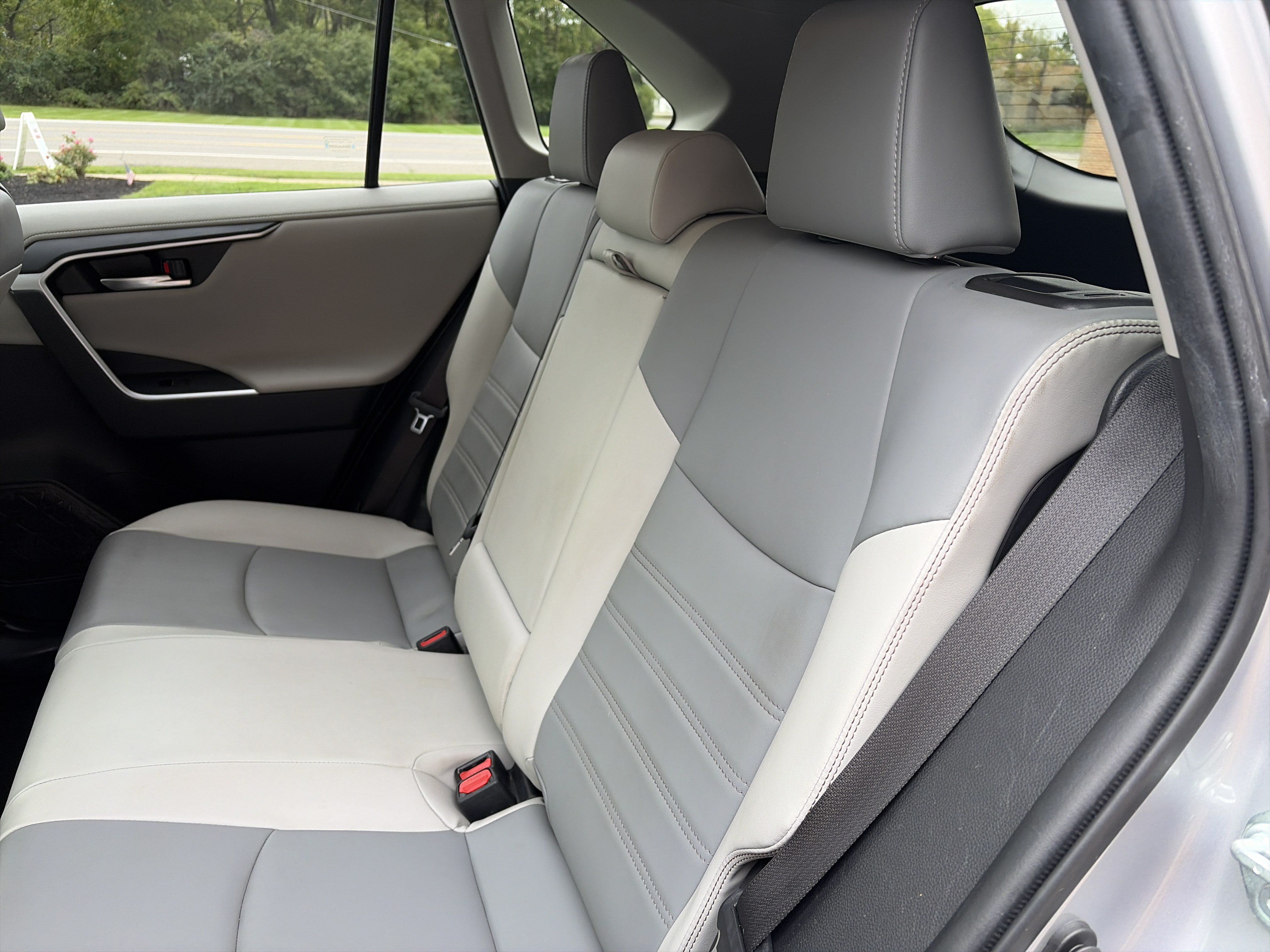 Used 2019 Toyota RAV4 Limited w/ Carpet Mat Package AWD/4WD image 13
