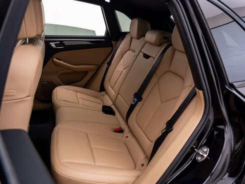 Certified 2021 Porsche Macan S image 17