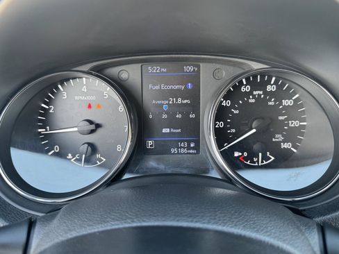 Used 2018 Nissan Rogue SV FWD image 35