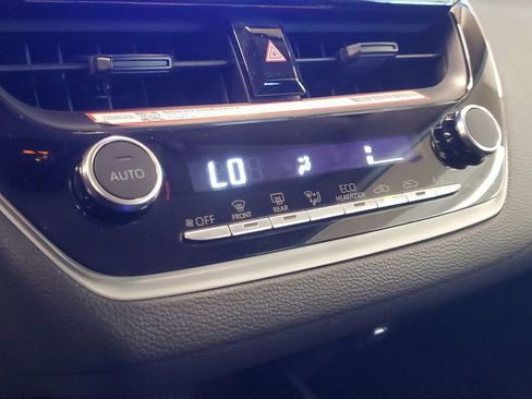 Used 2025 Toyota Corolla LE image 27