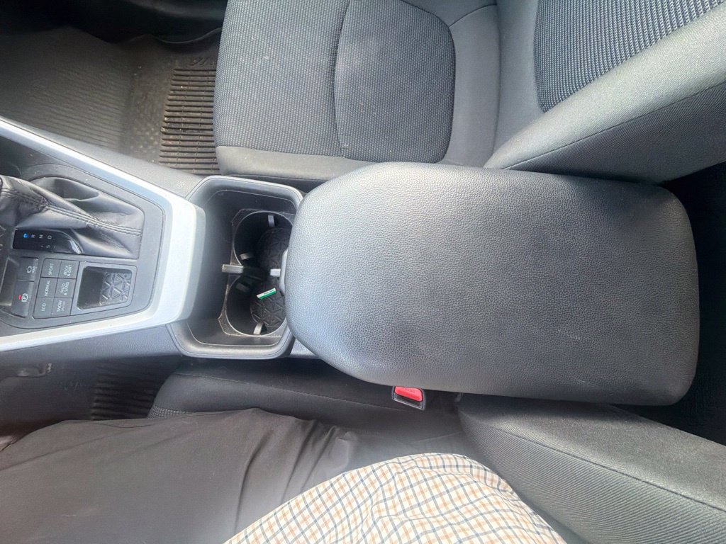 Used 2024 Toyota RAV4 LE AWD/4WD image 21