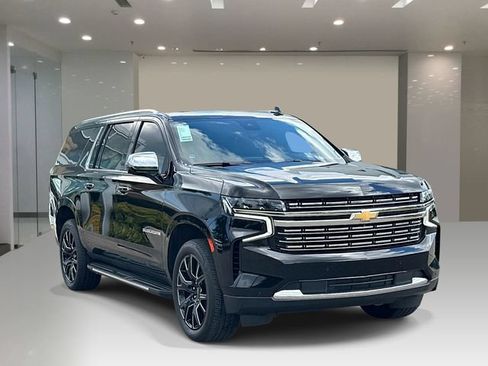 Used 2024 Chevrolet Suburban Premier w/ Premium Package AWD/4WD image 6