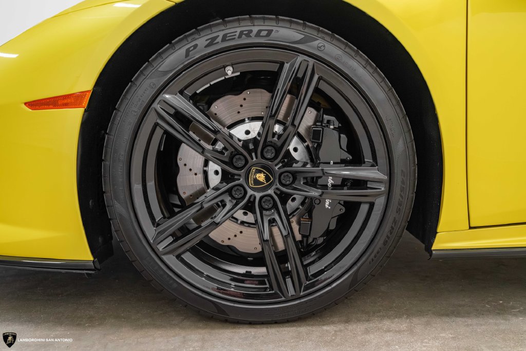 Used 2020 Lamborghini Huracan EVO RWD image 6