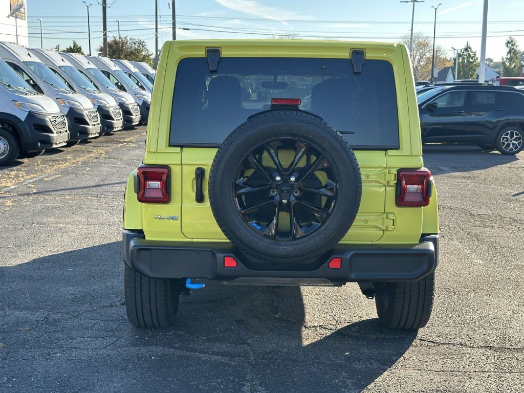 Used 2023 Jeep Wrangler Unlimited Sahara w/ Cold Weather Group AWD/4WD image 5