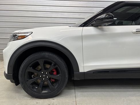 Used 2020 Ford Explorer ST w/ ST Street Pack image 4