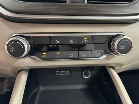 Used 2024 Nissan Altima 2.5 SV FWD image 22