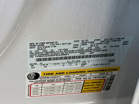 Used 2023 Ford Expedition Limited image 12