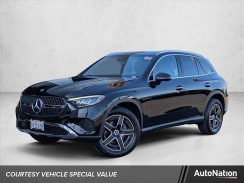 Used 2026 Mercedes-Benz GLC 300 image 1
