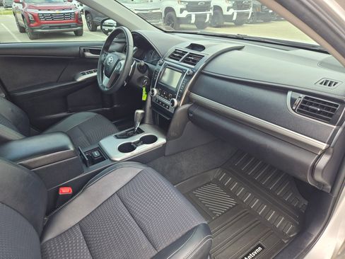 Used 2012 Toyota Camry SE FWD image 25