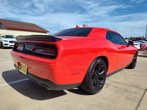 Used 2015 Dodge Challenger SXT Plus w/ Driver Convenience Group RWD image 4