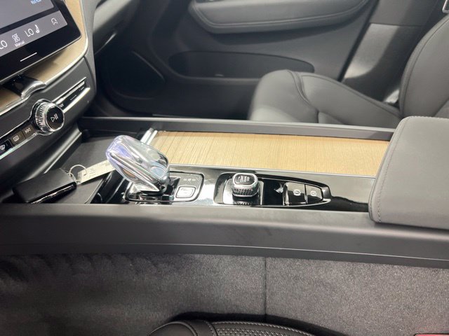New 2026 Volvo XC60 B5 Plus w/ Protection Package Premier AWD/4WD image 15