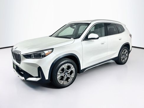 Used 2025 BMW X1 xDrive28i AWD/4WD image 3