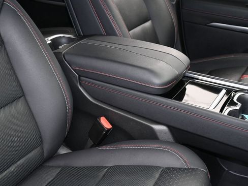 Used 2024 Chevrolet Traverse RS image 61