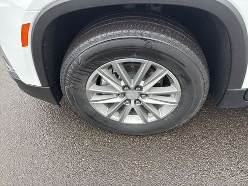 Used 2023 Chevrolet Traverse LT image 48