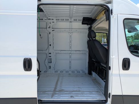 Used 2026 RAM ProMaster 2500 w/ Convenience Group FWD image 12