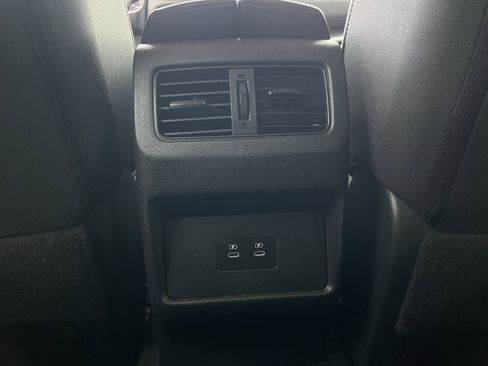Used 2025 Nissan Rogue SV FWD image 9