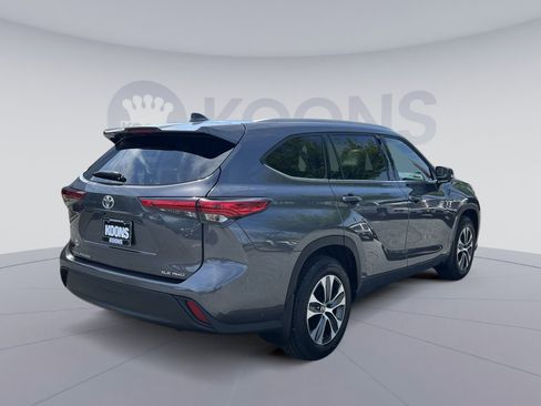 Used 2022 Toyota Highlander XLE image 16