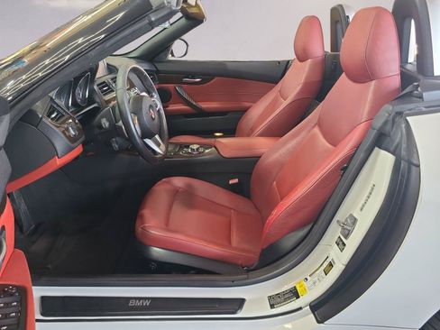 Used 2011 BMW Z4 sDrive30i RWD image 11