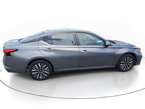 Used 2023 Nissan Altima 2.5 SV image 4