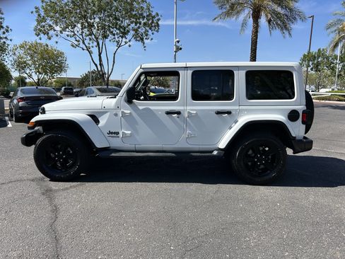 Used 2019 Jeep Wrangler Unlimited Sahara AWD/4WD image 2