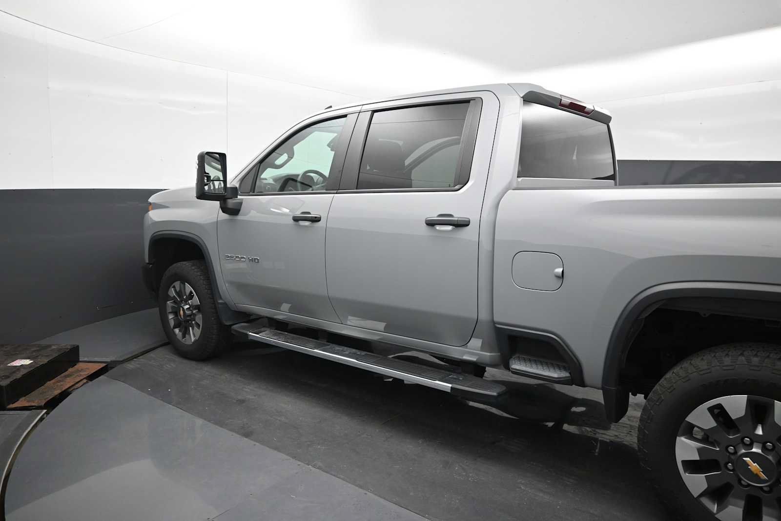Used 2024 Chevrolet Silverado 2500 Custom w/ Custom Value Package AWD/4WD image 19