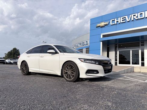 Used 2018 Honda Accord Sport image 2