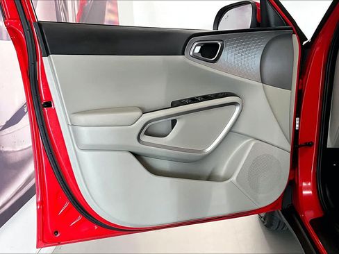 Used 2023 Kia Soul LX w/ LX Technology Package FWD image 24