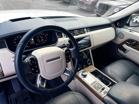 Used 2019 Land Rover Range Rover HSE image 10