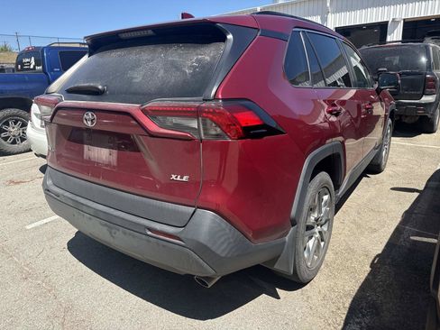 Used 2021 Toyota RAV4 XLE Premium FWD image 8