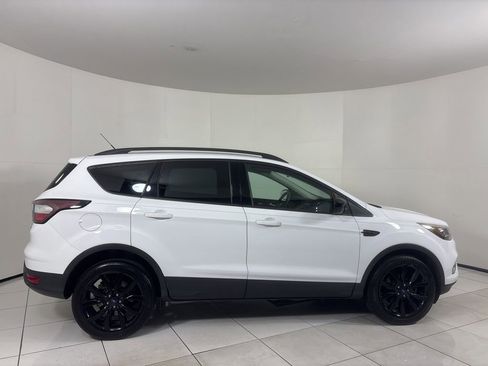 Used 2018 Ford Escape SE w/ SE Sport Appearance Package image 6