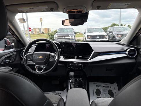 Used 2024 Chevrolet Trax LT w/ Driver Confidence Package FWD image 15