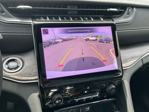 Used 2025 Jeep Grand Cherokee L Limited image 28