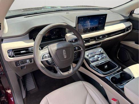 Used 2022 Lincoln Nautilus FWD image 6