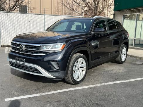 Used 2021 Volkswagen Atlas Cross Sport SE w/ Panoramic Sunroof Package image 3