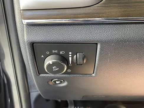 Used 2017 Jeep Grand Cherokee Overland w/ Jeep Active Safety Group AWD/4WD image 13