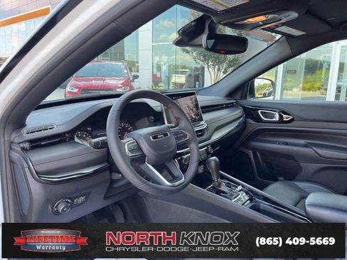 Used 2024 Jeep Compass Trailhawk image 6