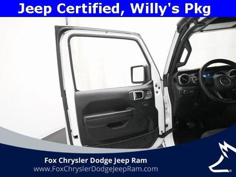 Certified 2021 Jeep Gladiator Willys image 26