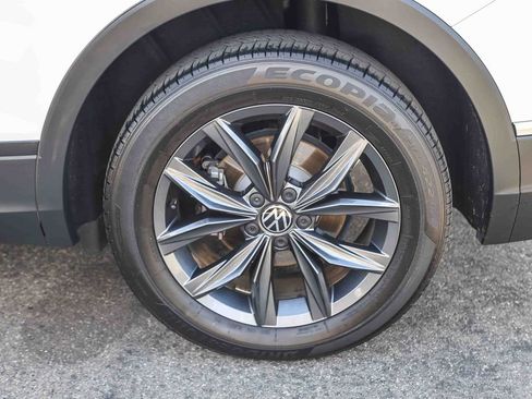 Used 2022 Volkswagen Tiguan SE FWD image 8